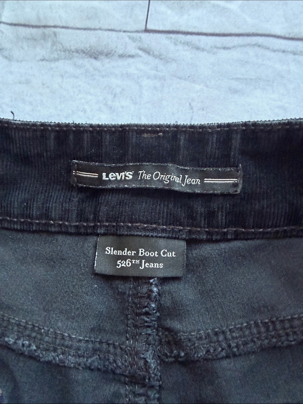 LEVI’S THE ORIGINAL JEAN  BLACK CORDUROY SLENDER BOOT CUT 526  size 10